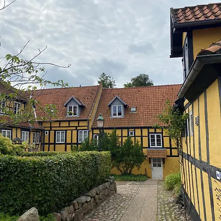 Den Gamle Vandmolle أسّينس